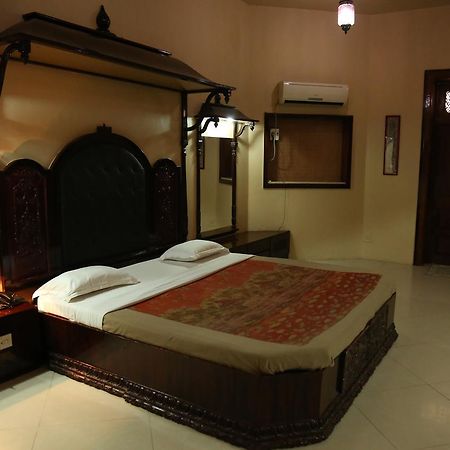 Hotel Siddhartha Palace Ahmedabad Buitenkant foto