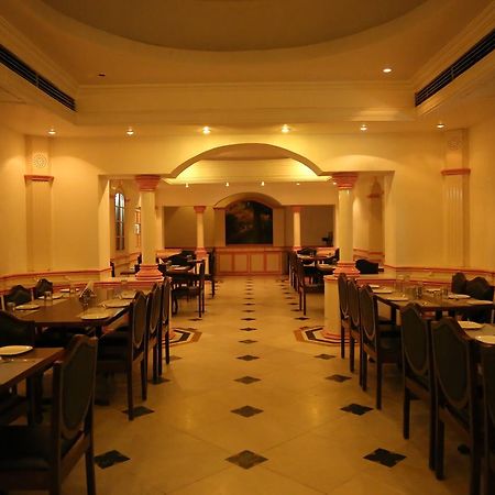 Hotel Siddhartha Palace Ahmedabad Buitenkant foto
