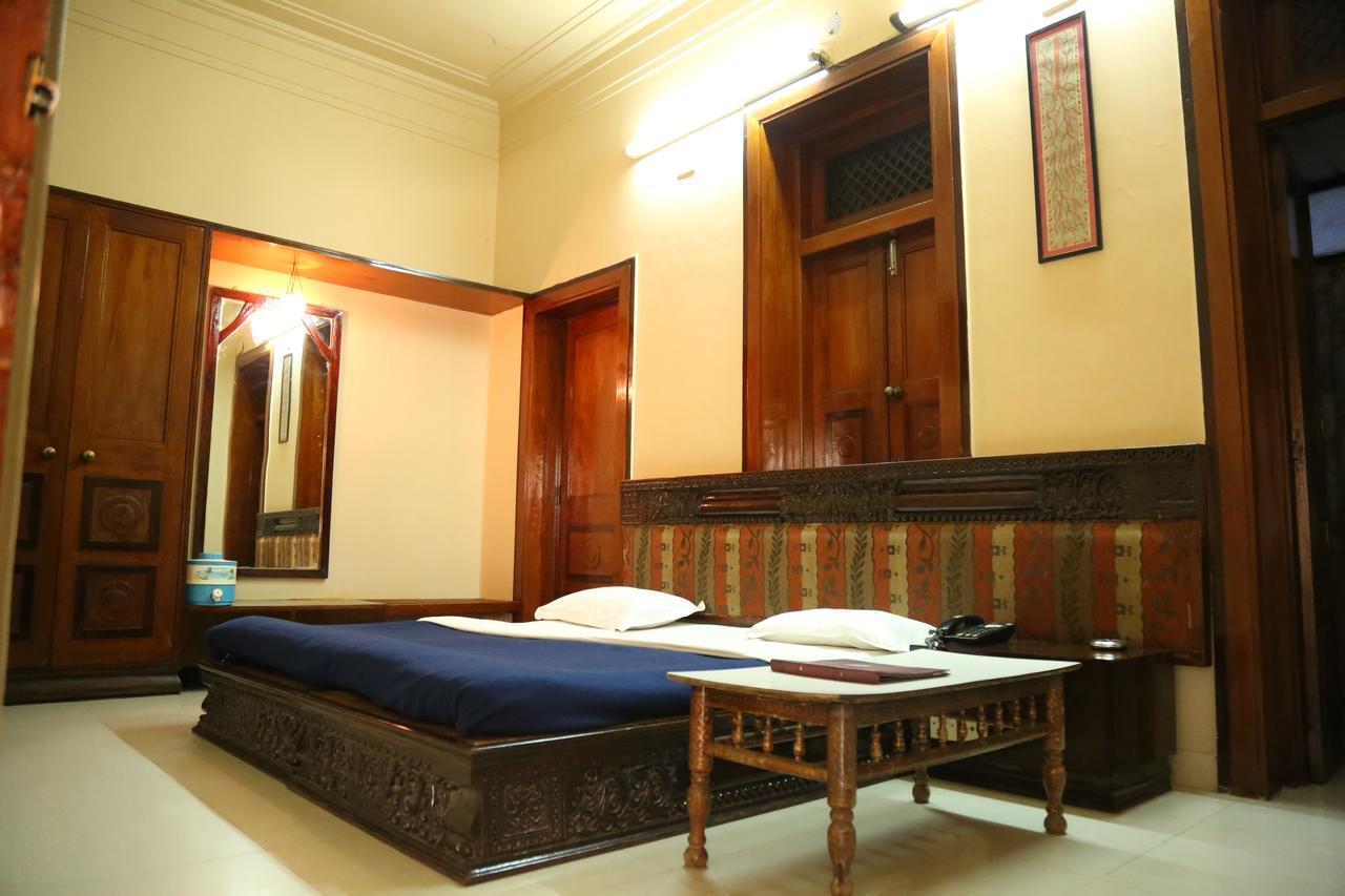 Hotel Siddhartha Palace Ahmedabad Buitenkant foto