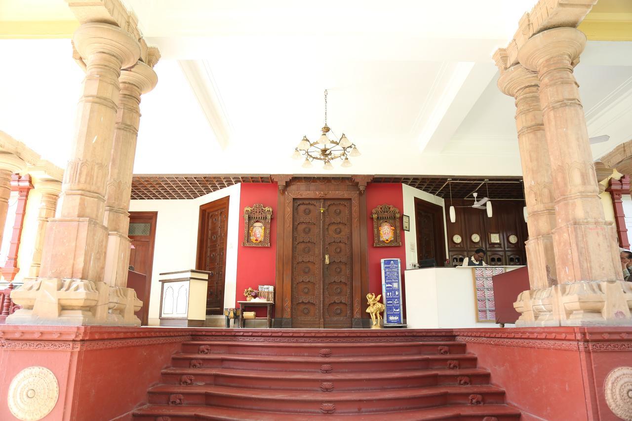 Hotel Siddhartha Palace Ahmedabad Buitenkant foto