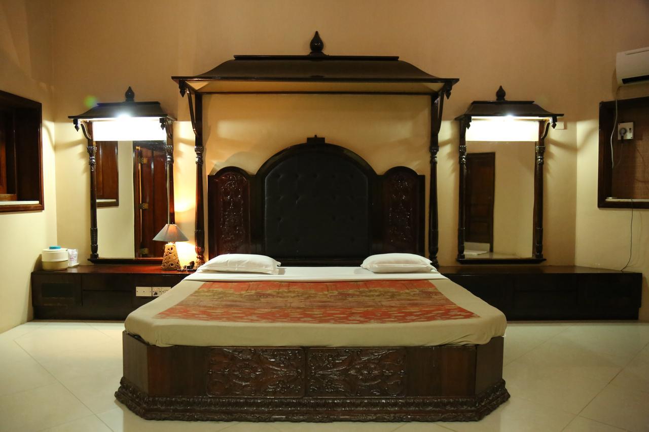 Hotel Siddhartha Palace Ahmedabad Buitenkant foto