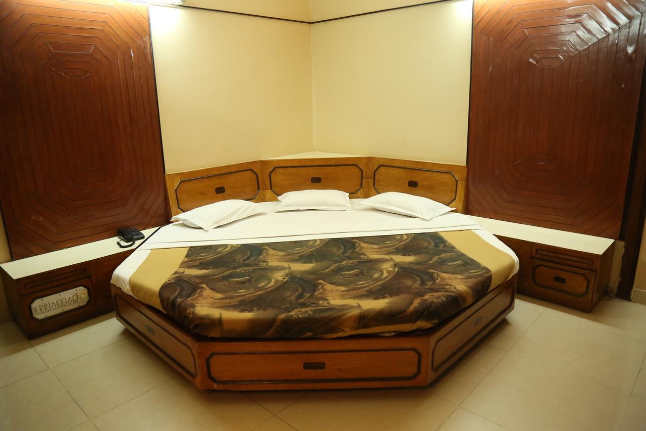 Hotel Siddhartha Palace Ahmedabad Buitenkant foto