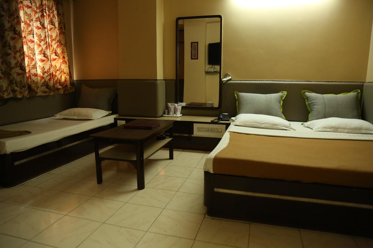 Hotel Siddhartha Palace Ahmedabad Buitenkant foto