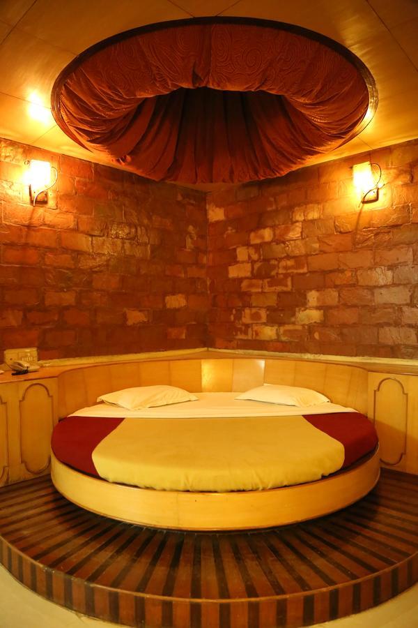 Hotel Siddhartha Palace Ahmedabad Buitenkant foto