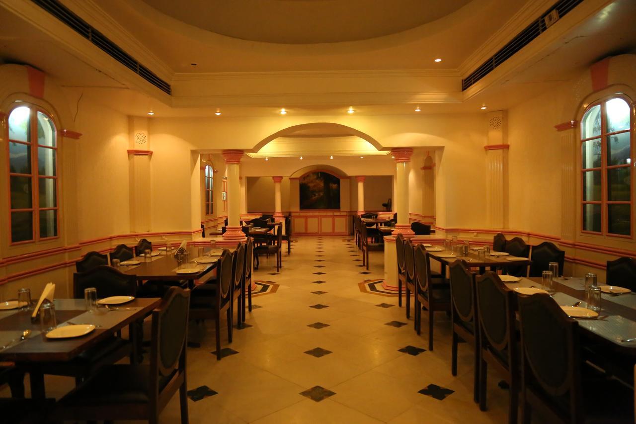 Hotel Siddhartha Palace Ahmedabad Buitenkant foto
