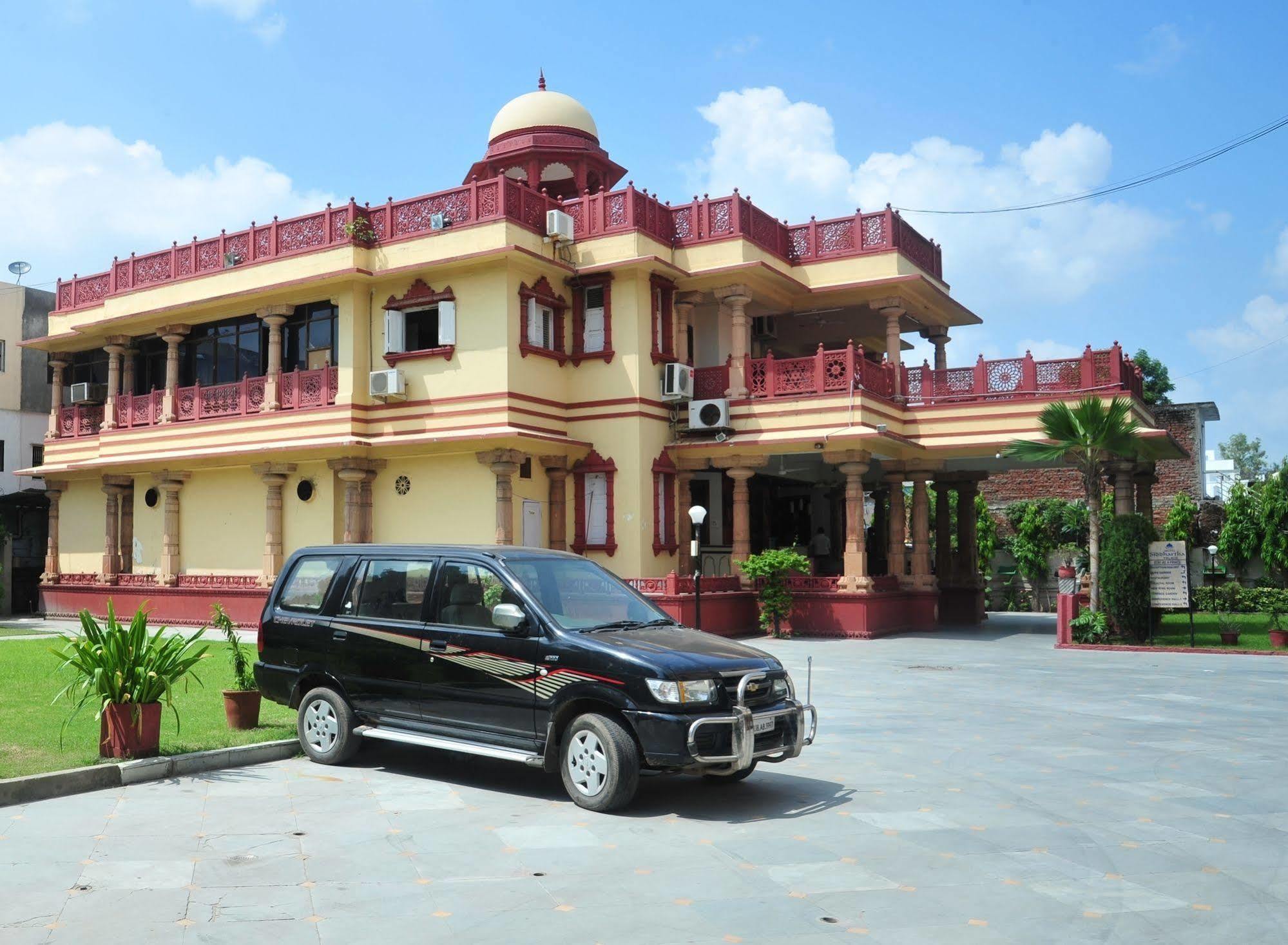 Hotel Siddhartha Palace Ahmedabad Buitenkant foto