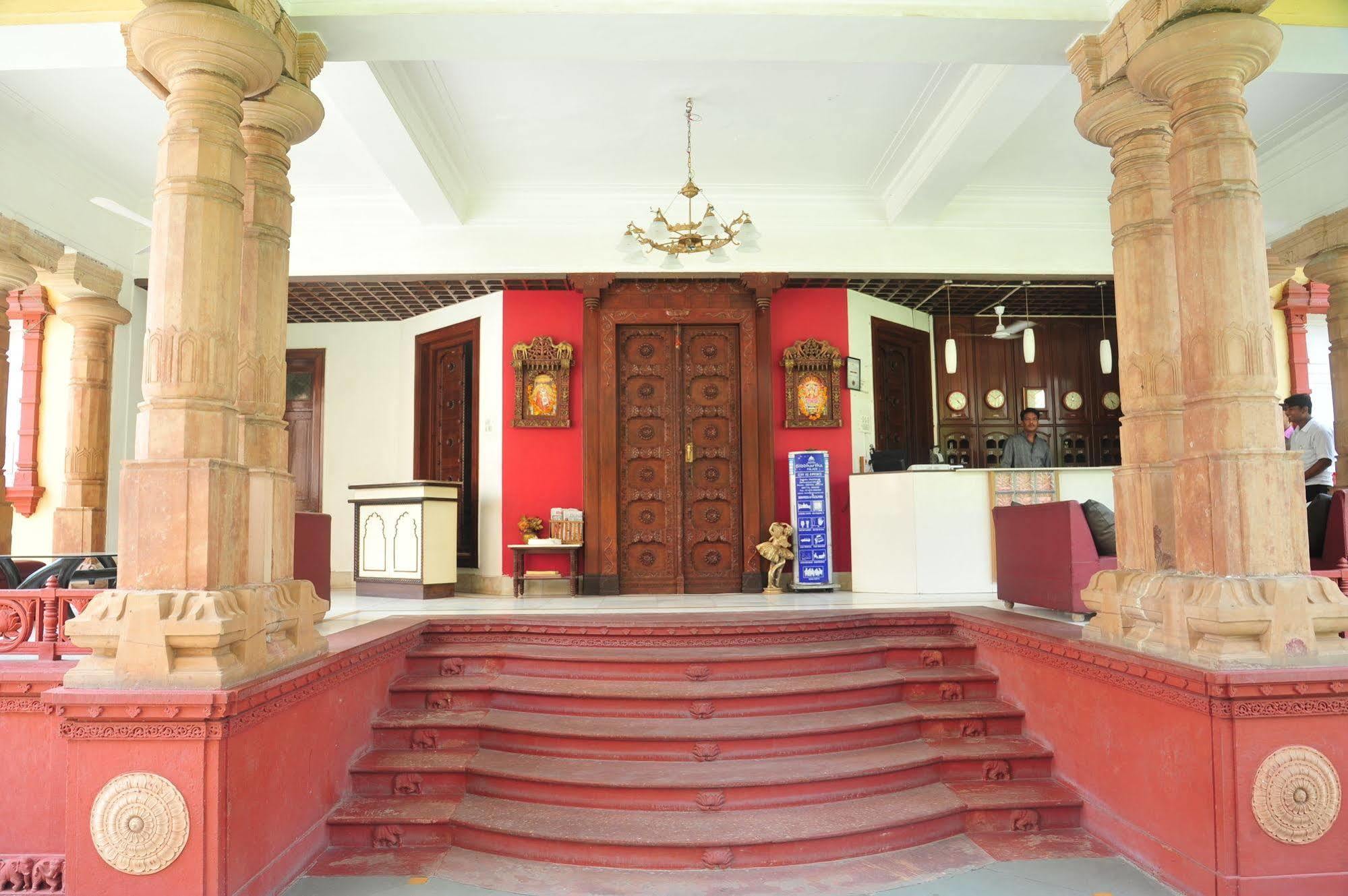 Hotel Siddhartha Palace Ahmedabad Buitenkant foto